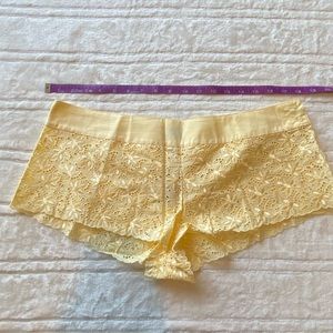 Cosabella Yellow lace boyshort Large NWT